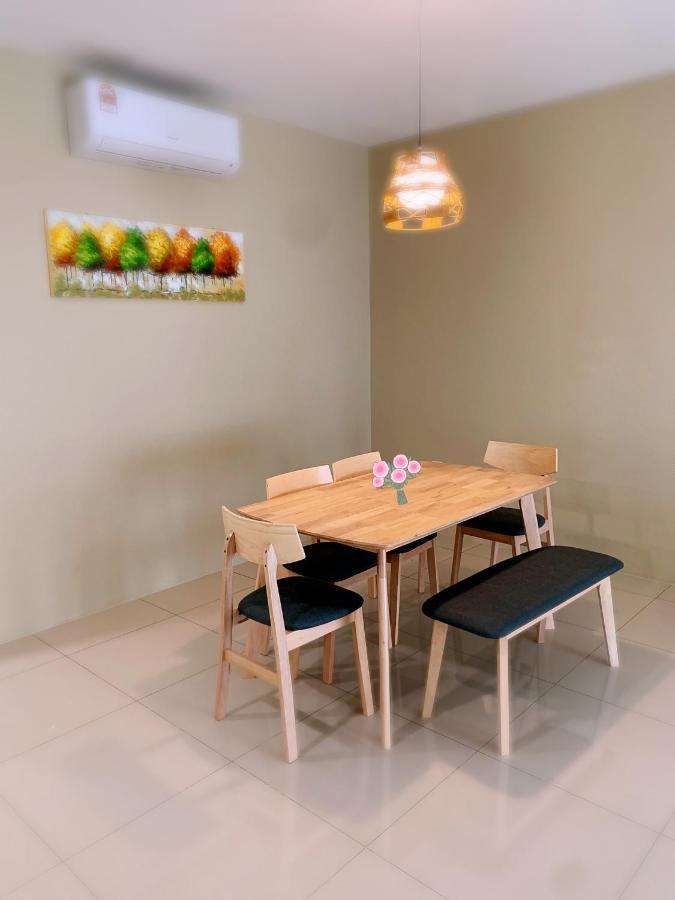 Aries Homestay อิโปห์ ภายนอก รูปภาพ